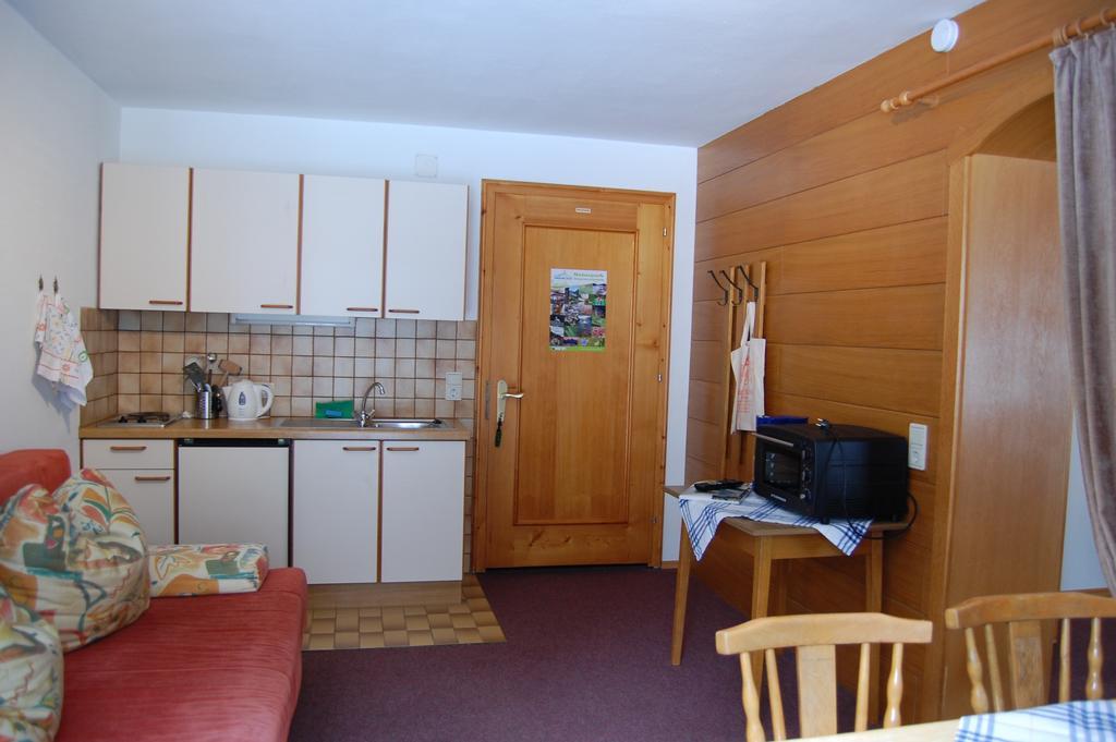 Haus Waldrast Apartman Elbigenalp Szoba fotó
