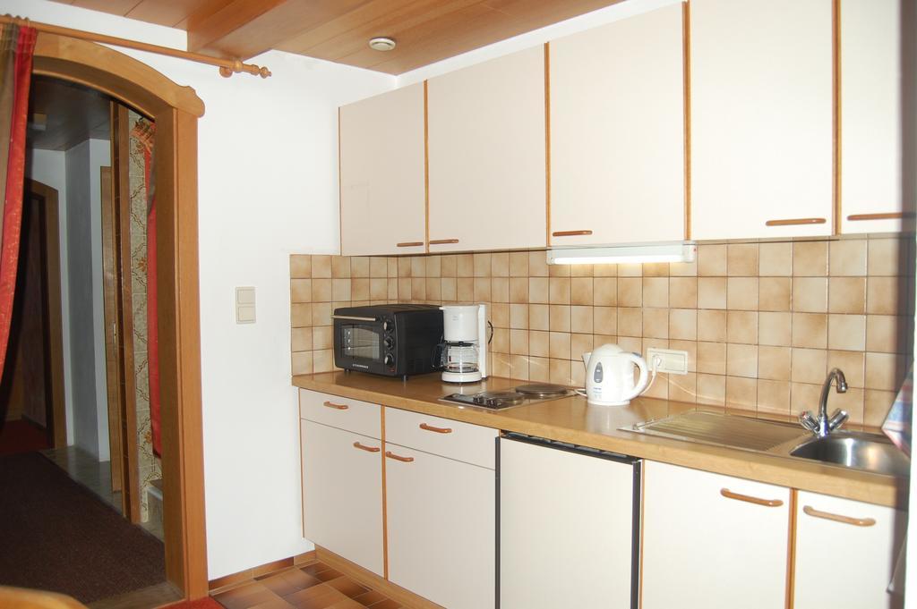 Haus Waldrast Apartman Elbigenalp Szoba fotó