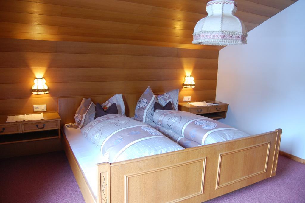 Haus Waldrast Apartman Elbigenalp Szoba fotó